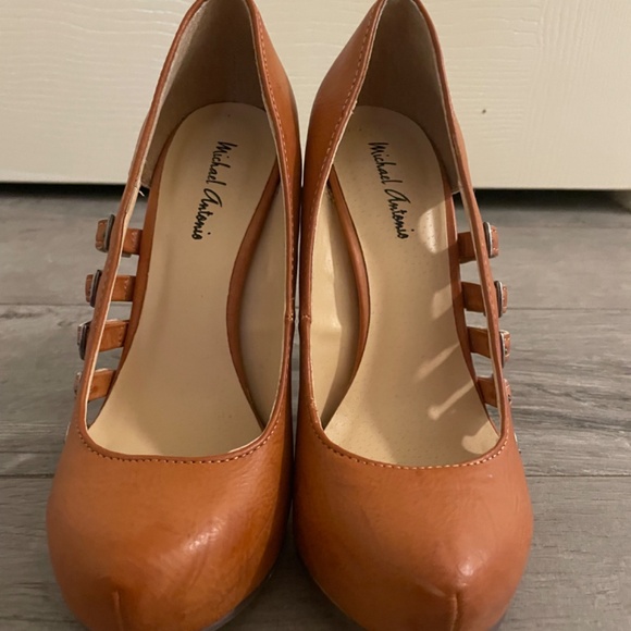 Heels - Picture 2 of 7